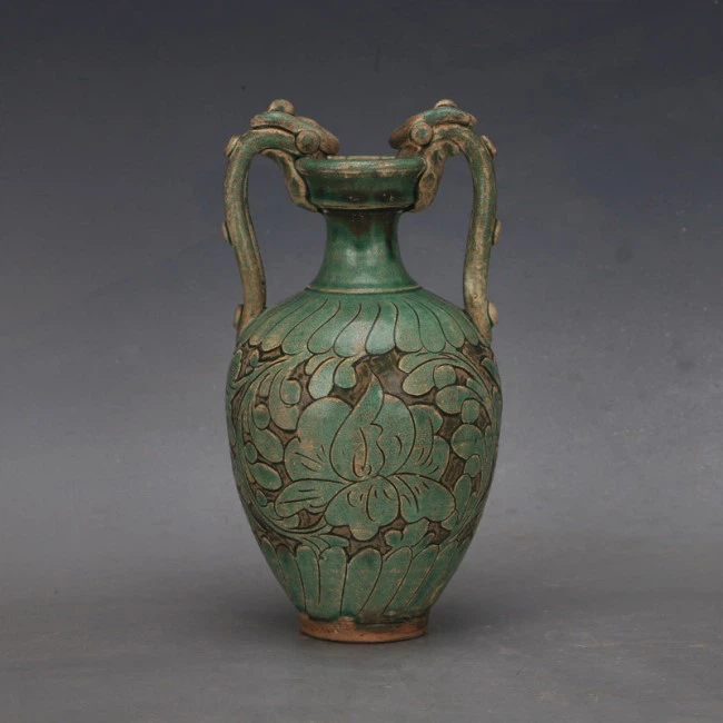 Cizhou Kiln Green-Glazed and Carved Double Dragon Zun Vase Cizhou Kiln Green-Glazed and Carved Double Dragon Zun Vase